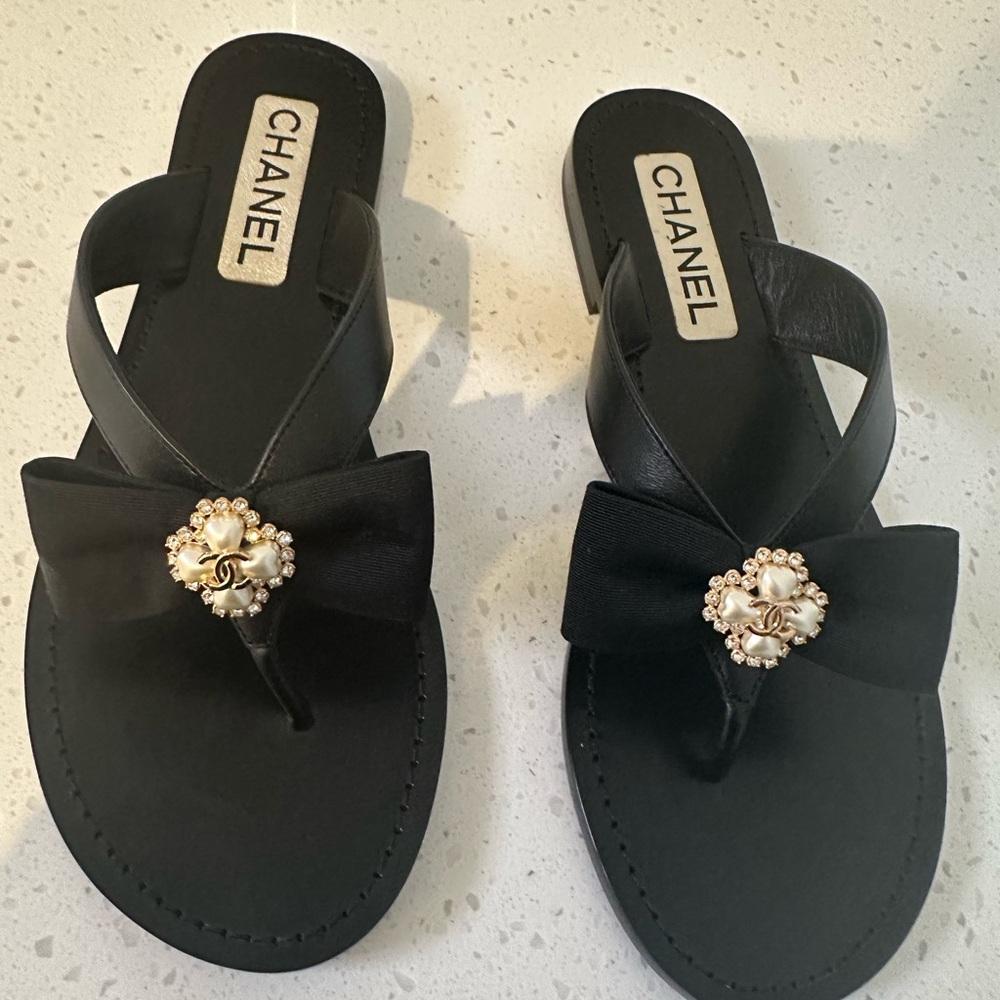 Chanel bow rhinestone sandals 39
